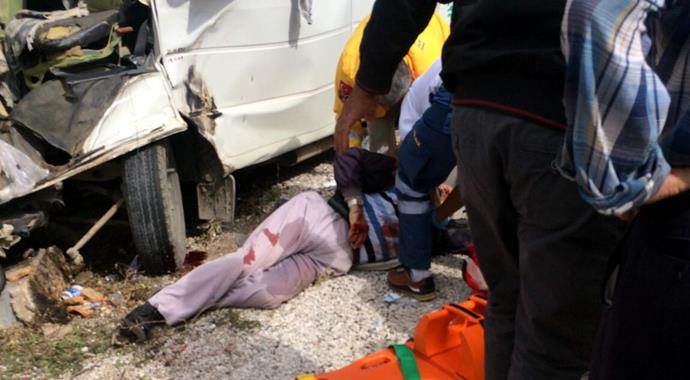 Burdur'da katliam gibi kaza, 2 ölü 14 yaralı var görseli
