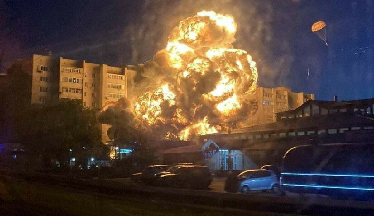 Rusya'da apartmana askeri uçak çarptı: 4 ölü, 25 yaralı görseli