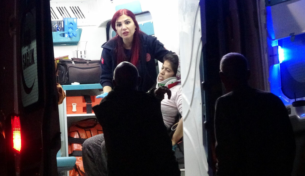 Tek şeritli yolda kafa kafaya çarpıştılar: 2 ölü, 5 yaralı görseli