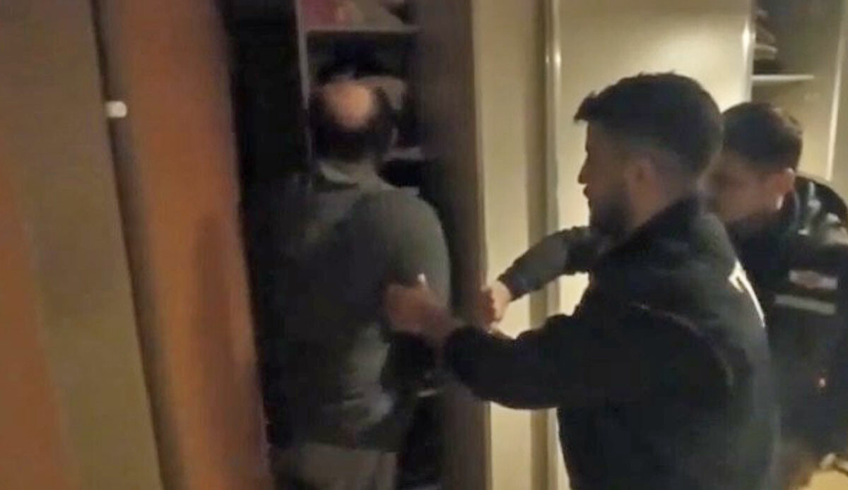 İzmir'de 20 adrese baskın: Dolabın içinden FETÖ'cü çıktı! görseli
