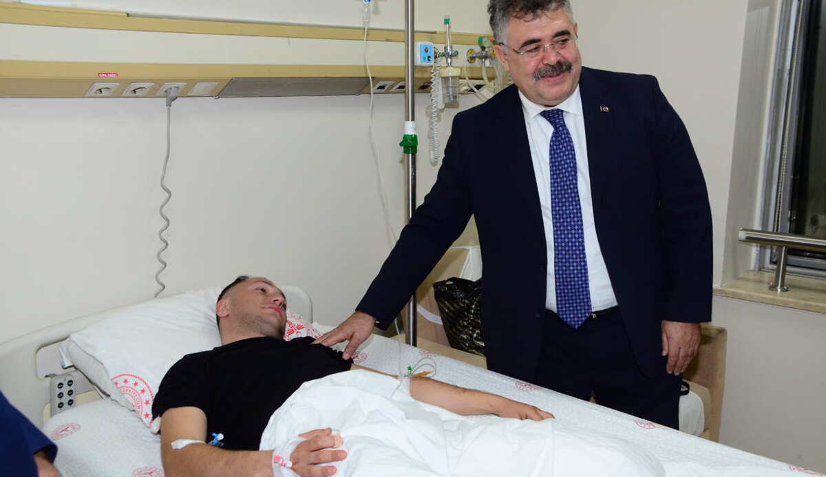 Polislere eğitim veren komiser silahla yaralandı görseli