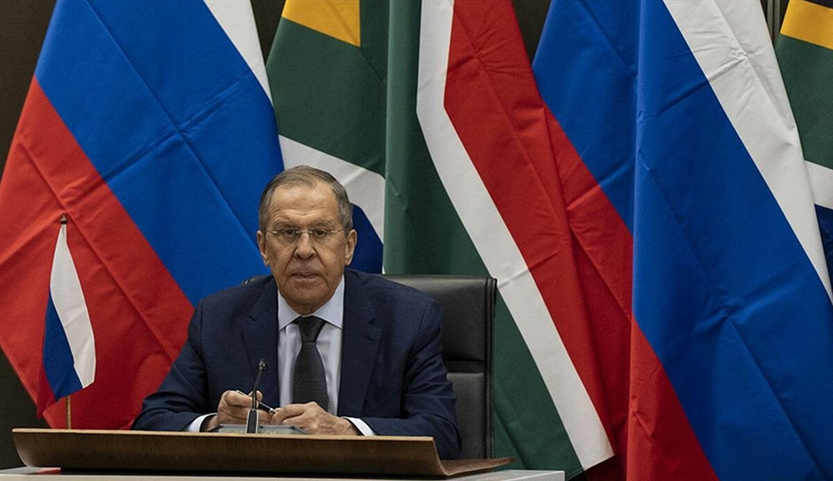 Lavrov: Batı bizle, hibrit değil gerçek savaşa girdi! görseli