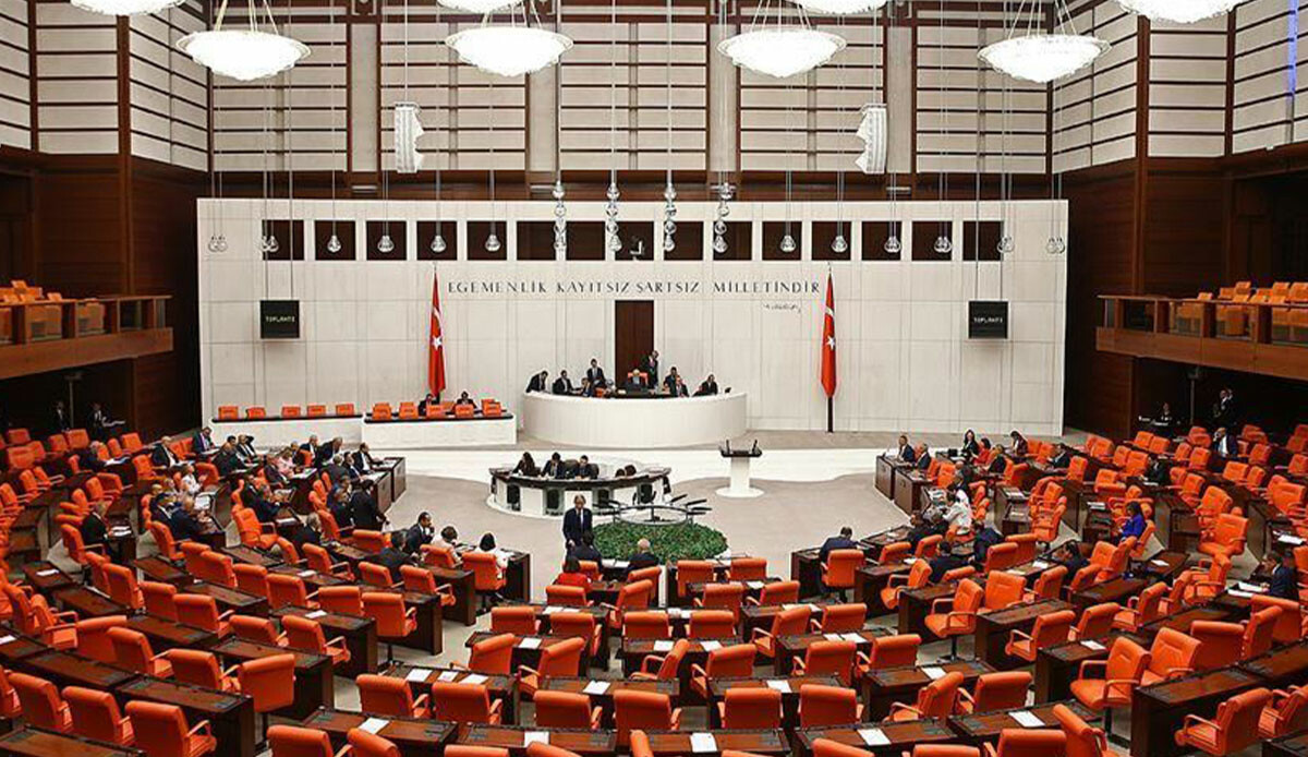 EYT Meclis'ten geçti! 2 milyon 250 bin kişiye emeklilik yolu açıldı görseli