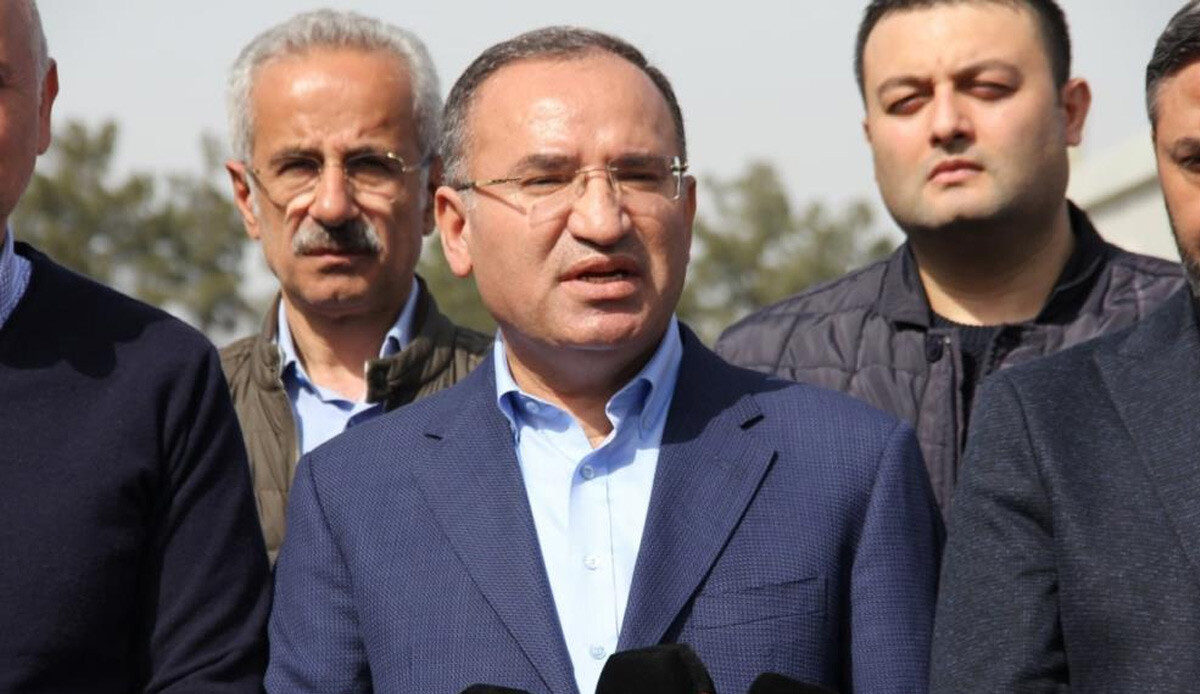 Depremzede öğrenciye başörtüsü zulmü iddiası: Bakan Bozdağ’dan çok sert tepki görseli