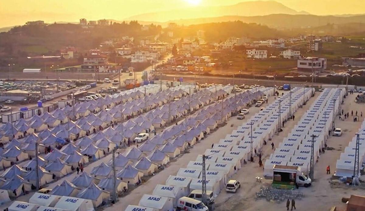 Türkiye’deki yabancılardan depremzedelere yardım eli görseli