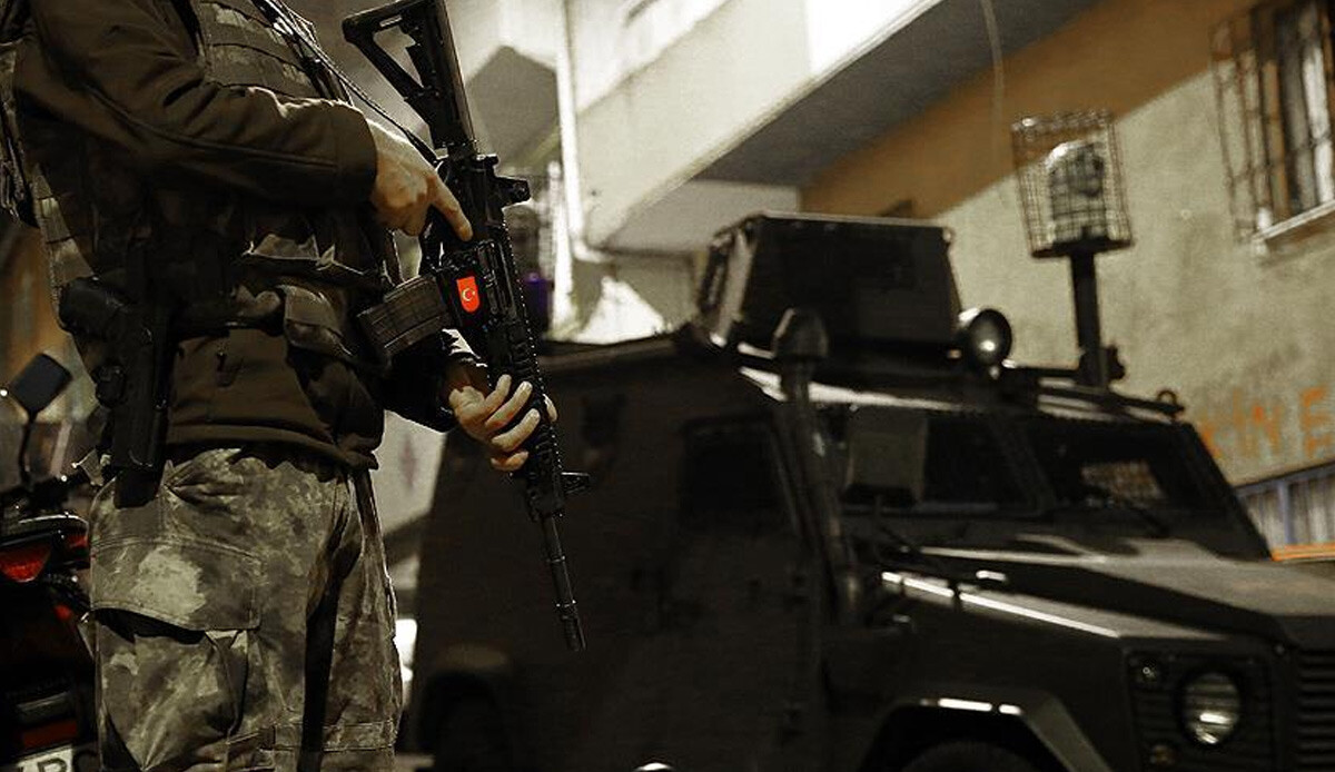 Deprem bölgesindeki hırsızlık çetesine operasyon görseli