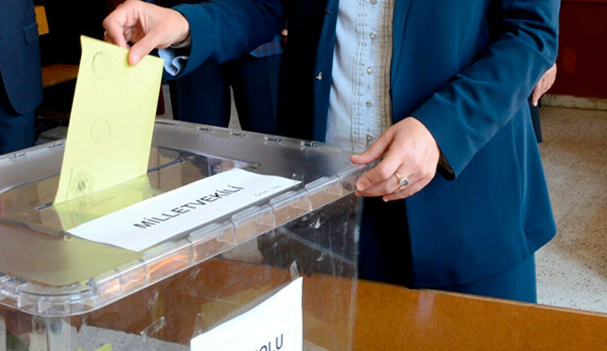 İki seçim anket sonucu arasında dikkat çeken fark: Biri oyları katladı, üçü liste dışı kaldı görseli