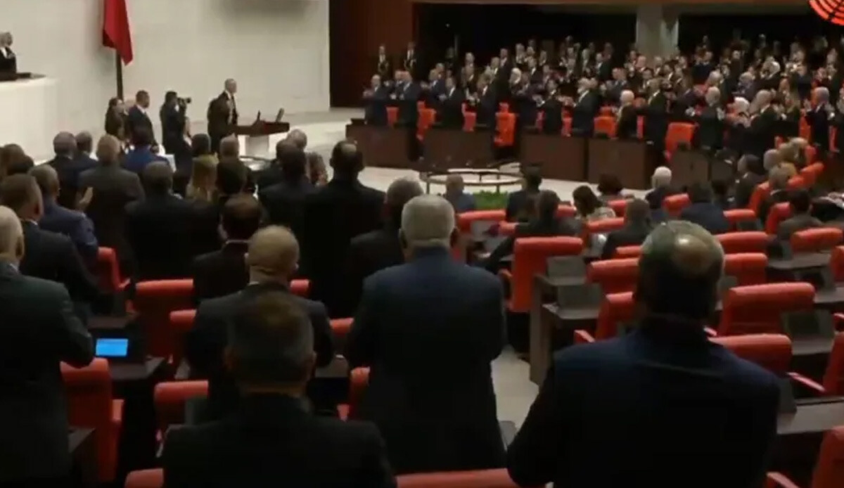 Yemin töreninde muhalefetten protesto: Ne ayağa kalktılar ne de alkışladılar görseli