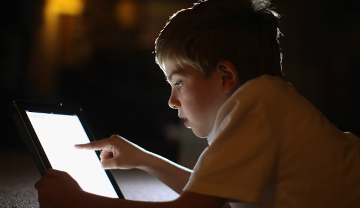 Çocuklar internette en çok YouTube’da vakit geçiriyor görseli