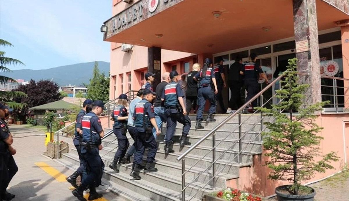 Karabük merkezli FETÖ operasyonu: 3 kişi tutuklandı görseli