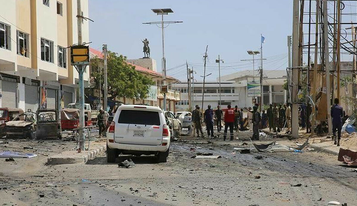 Somali'de yolcu otobüsüne bombalı saldırı! Çok sayıda ölü ve yaralı var... görseli