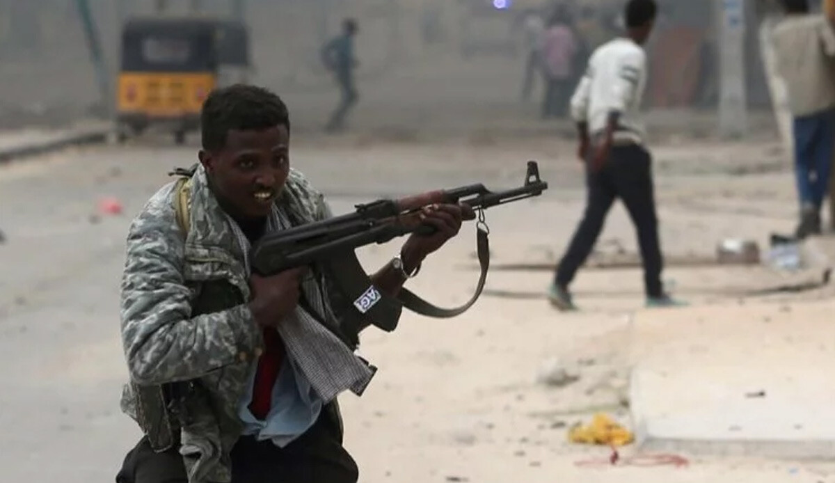 Somali’de orduya kanlı pusu: Çok sayıda ölü var görseli