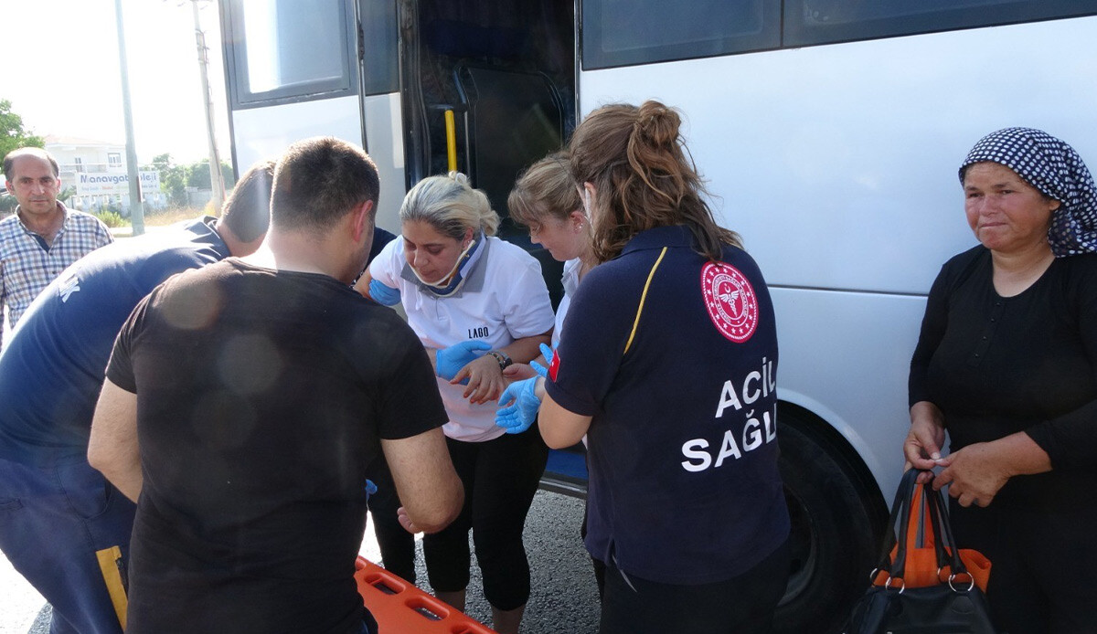Otel servisi ile minibüsün feci çarpışması: Az kalsın facia yaşanıyordu görseli