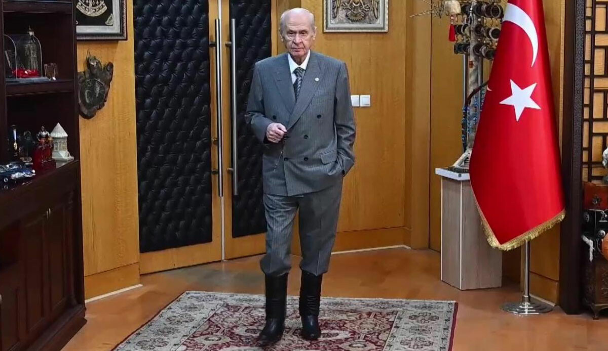 Yunan basını Devlet Bahçeli'nin körüklü çizmelerinden korktu: Geçmişi hatırlatıyor görseli