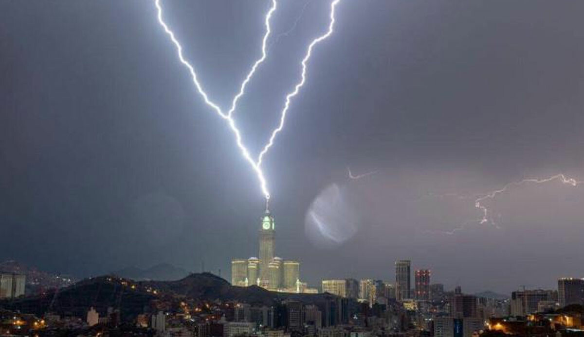 Mekke-i Mükerreme'de fırtına ve sağanak sebebiyle eğitime bir gün ara verildi görseli