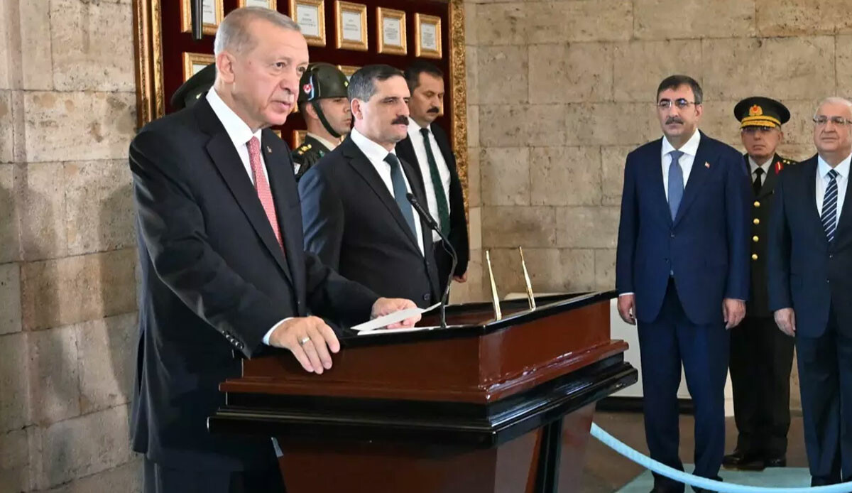 Cumhurbaşkanı Erdoğan'dan Anıtkabir'e ziyaret:  Türkiye Yüzyılı vizyonuna vurgu görseli
