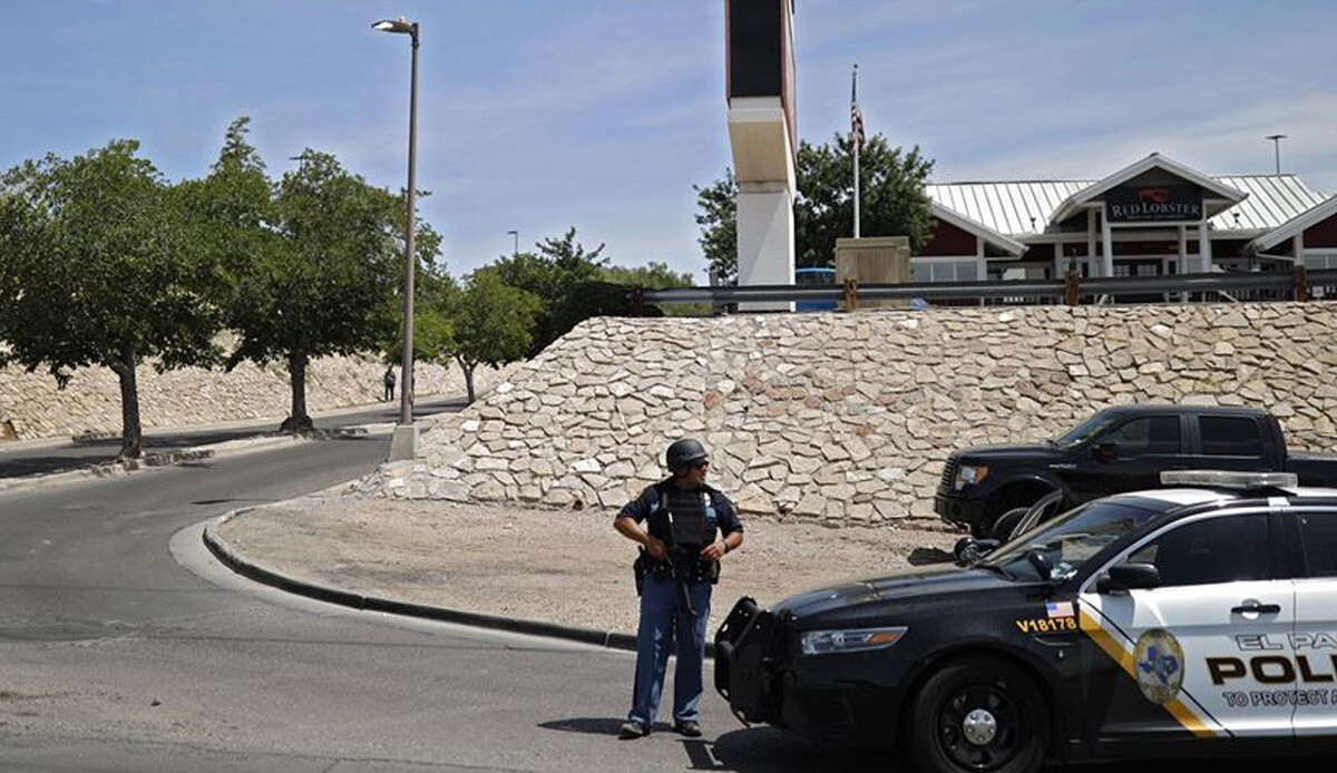 Alışveriş merkezinde silahlı saldırı paniği görseli