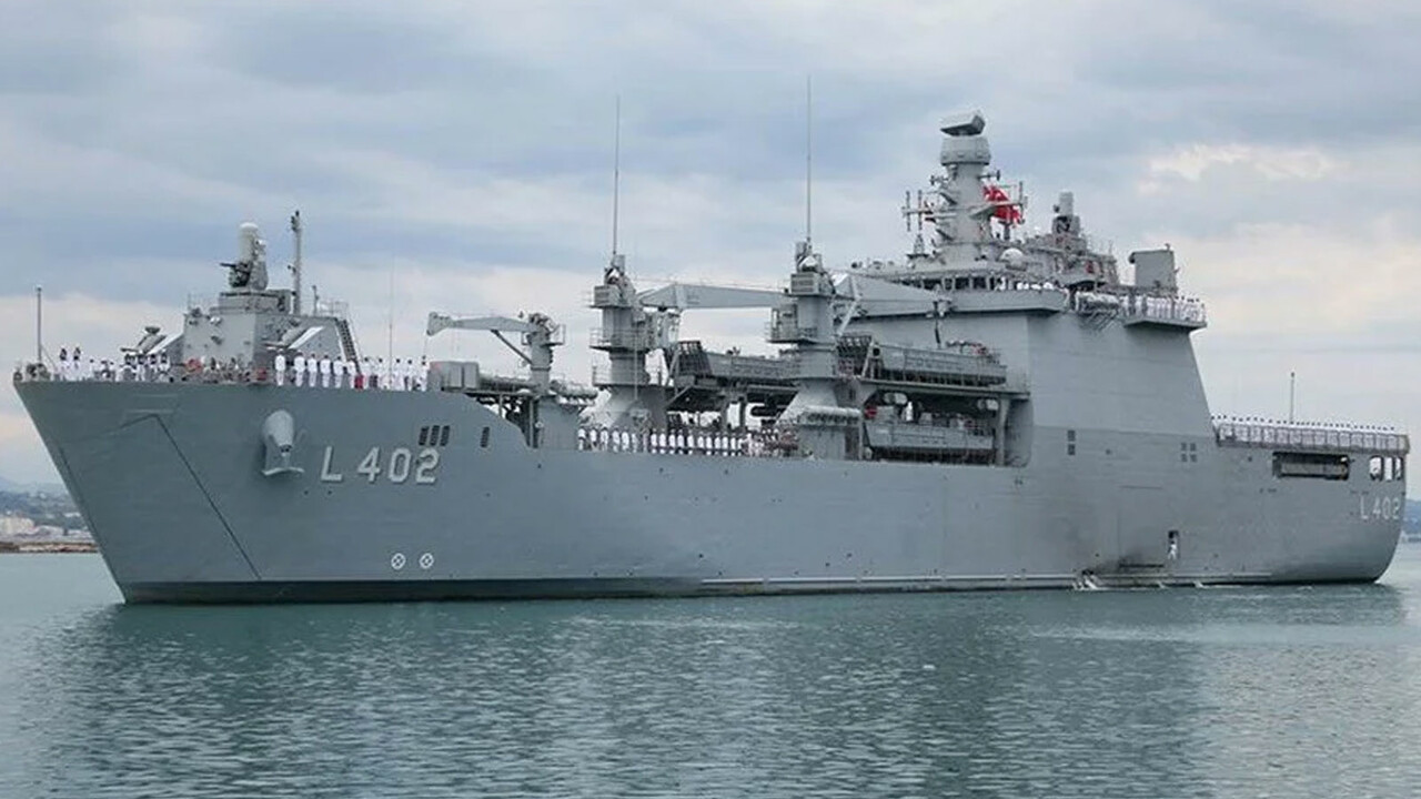 Türkiye'den Libya'ya yardım koridoru: TCG Bayraktar ve TCG Sancaktar çıkarma gemileri Kuzey Afrika ülkesine ulaştı görseli