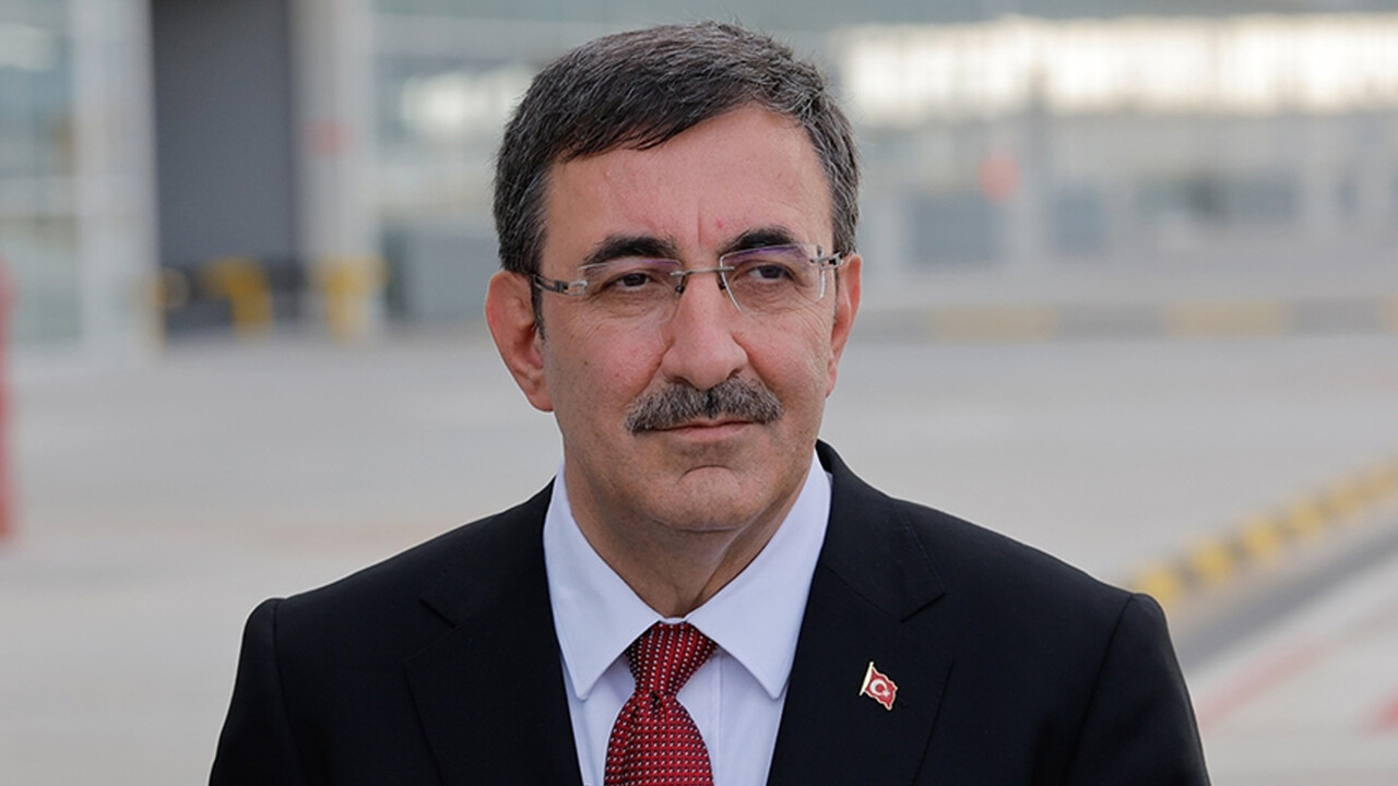 Cevdet Yılmaz, tek haneli enflasyon için tarih verdi: Büyüme mesajı dikkat çekti görseli