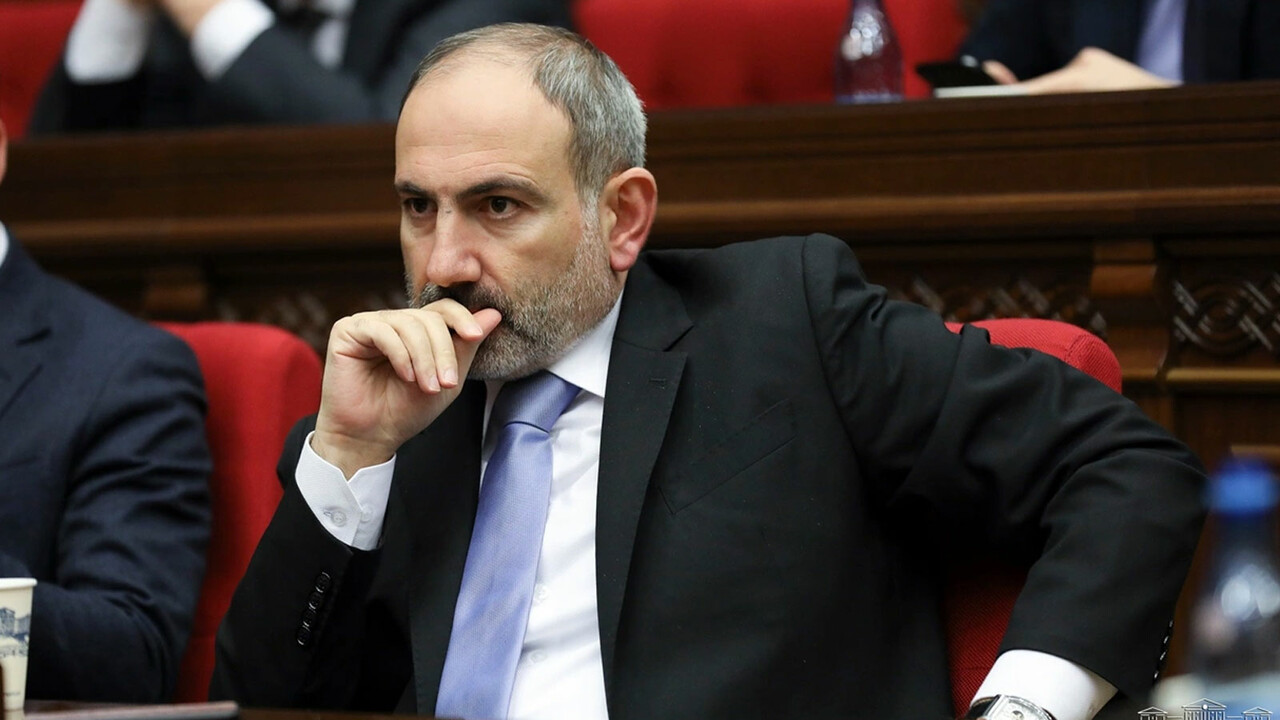 Ermenistan'da halk Karabağ yenilgisi sonrasında tepkili! Paşinyan sığınağa kaçtı iddiası görseli