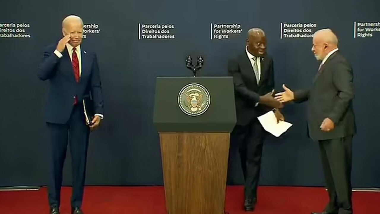 ABD Başkanı Joe Biden, Brezilya Devlet Başkanı'nın unuttu! Lula'yı sahnede bırakıp gitti görseli