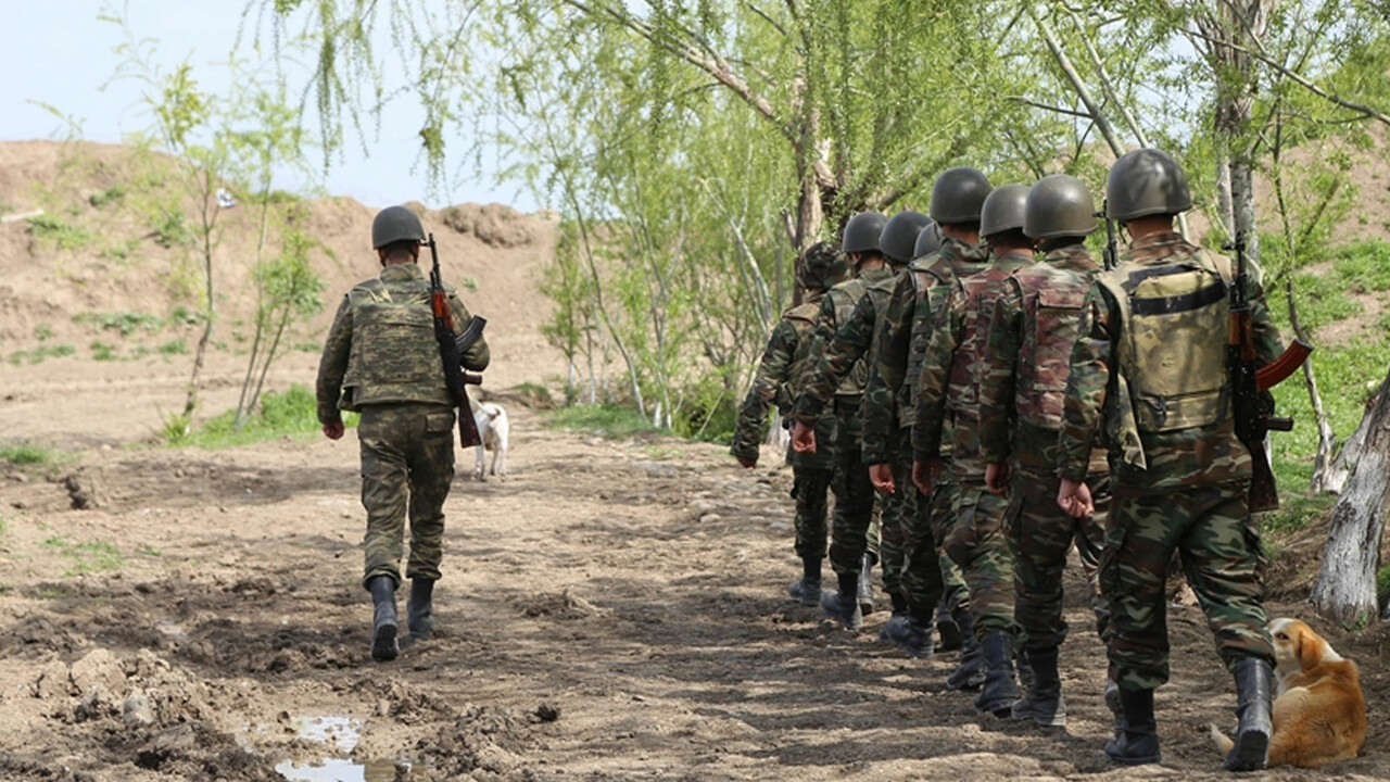 Azerbaycan, Karabağ'da silah bırakan Ermeniler için 'genel af' öngörüyor görseli