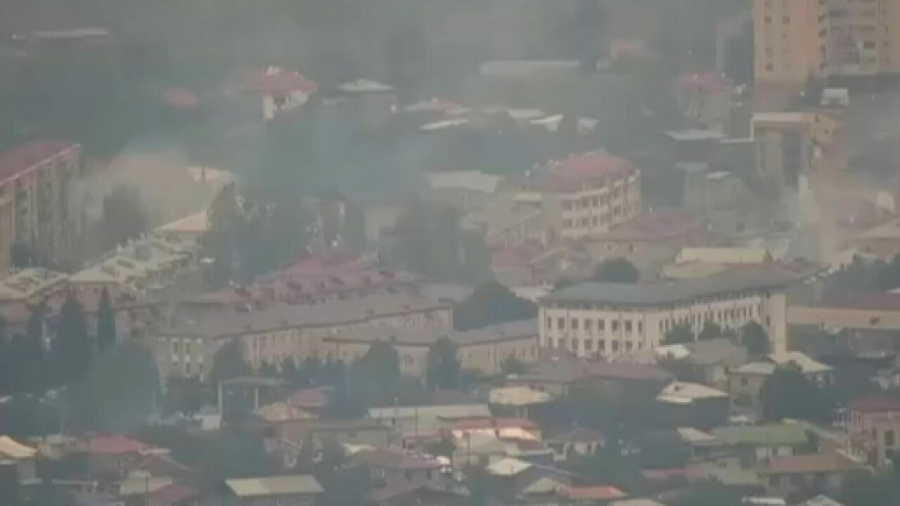 Azerbaycan, Karabağ'a yardım gönderiyor... Ermeniler arşivleri yakıyor! görseli
