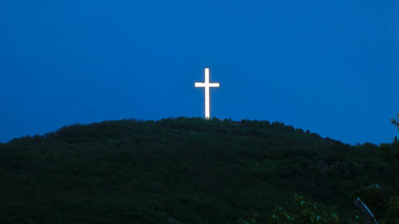Azerbaycan, Karabağ'da işgalin izlerini siliyor! Hankendi'de dev haç sembolü kaldırıldı görseli