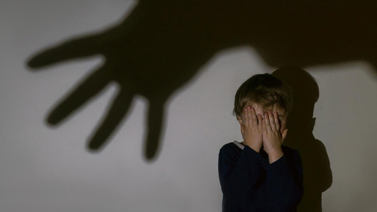 Annenin 4 yaşındaki oğluna yaptıkları kan dondurdu! Baba gerçeği öğrenir öğrenmez mahkemeye koştu görseli