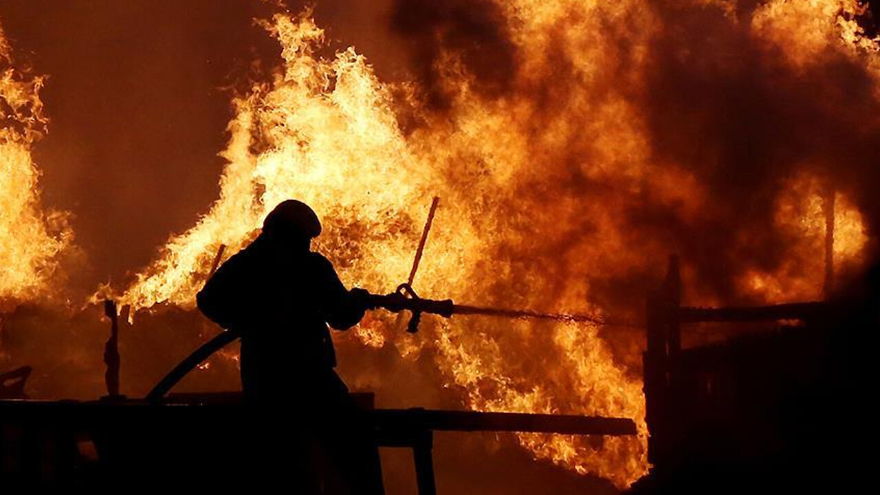 Hindistan'da bir binada yangın: 7 ölü görseli