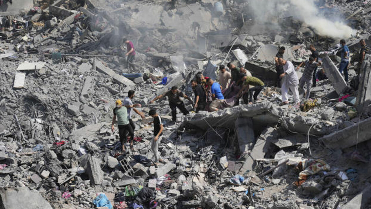 Kudüs Başpiskoposundan Hristiyan dünyasına uyarı: Gazze'de yaşananlar soykırım... Filistin'i tasfiye ediyorlar görseli