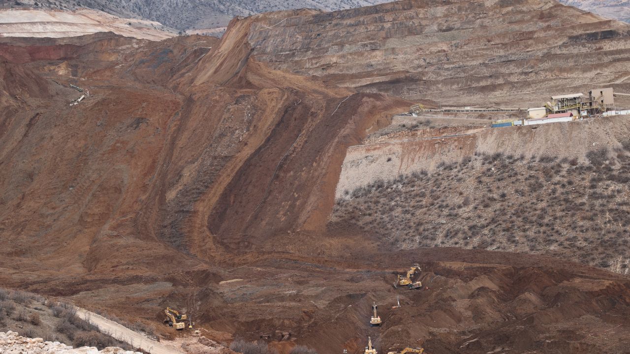 8 işçi hala toprak altında: TBMM İliç Komisyonu'ndan ilk toplantı görseli