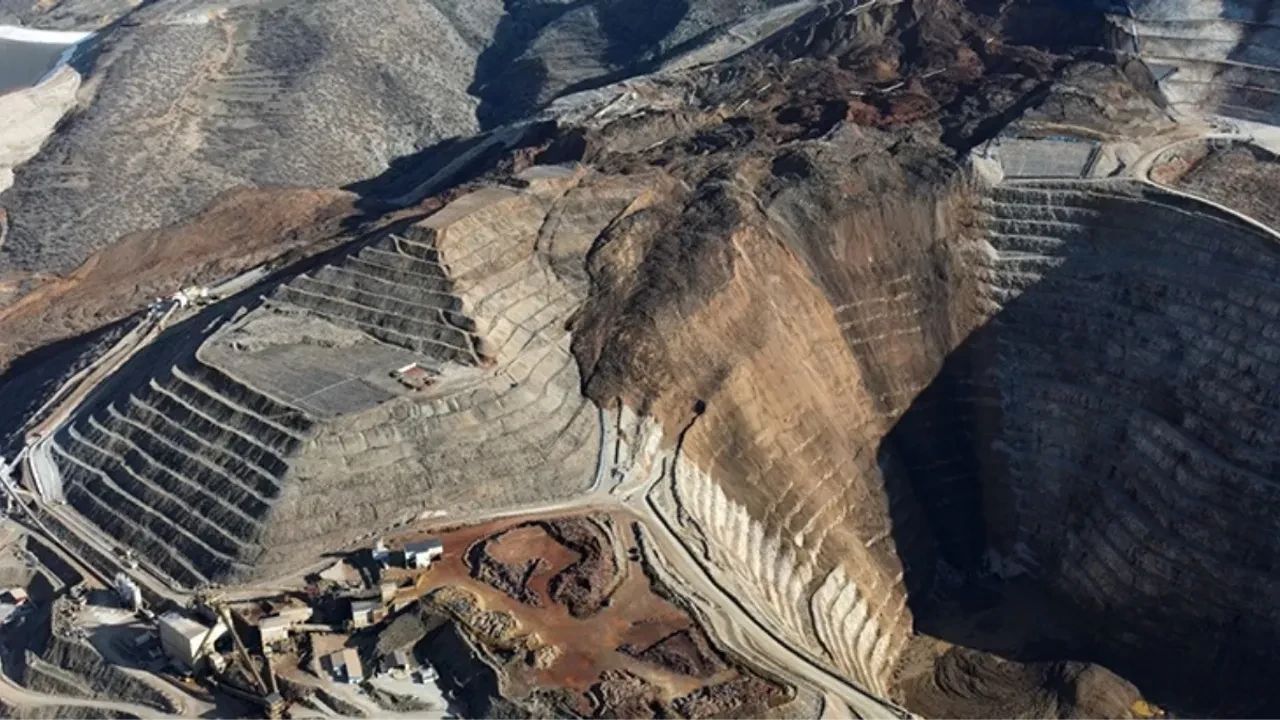 Erzincan İliç maden kazasında göçük altında kalan 8 kişi henüz kurtarılamadı görseli