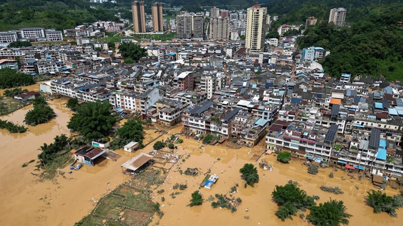 Çin'in güneyinde sel ve heyelan: 47 kişi hayatını kaybetti görseli