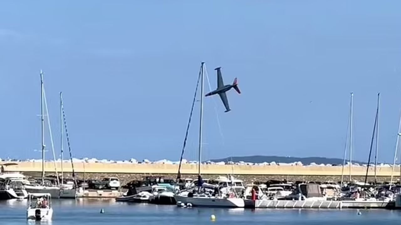 Eğitim uçağı Akdeniz’e düştü! Pilot hayatını kaybetti görseli