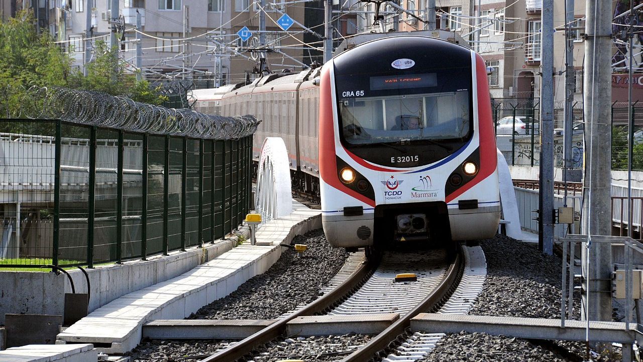 Bakan Uraloğlu, Temmuz ayı demiryolu yolcu istatistiklerini açıkladı! Türkiye'de kaç kişi demiryolunu kullanıyor? görseli