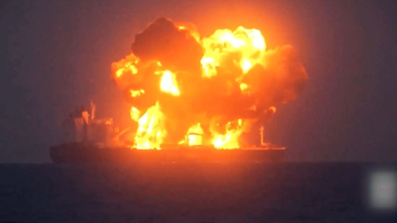 Husiler, Kızıldeniz’de süren yangına müdahale için geçici ateşkesi kabul etti görseli