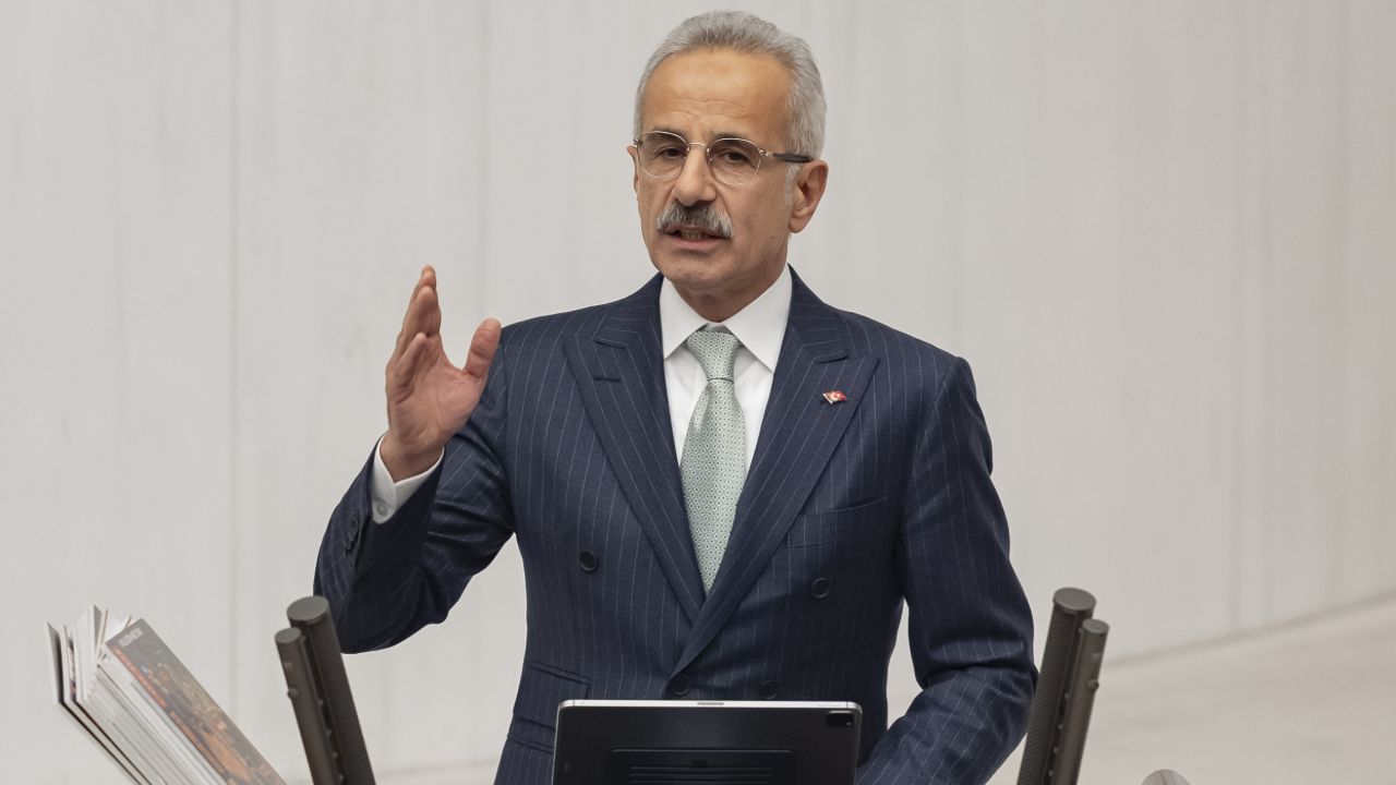Abdulkadir Uraloğlu duyurdu: Yerli ve milli lokomotif için üç yeni fabrika kurulacak görseli
