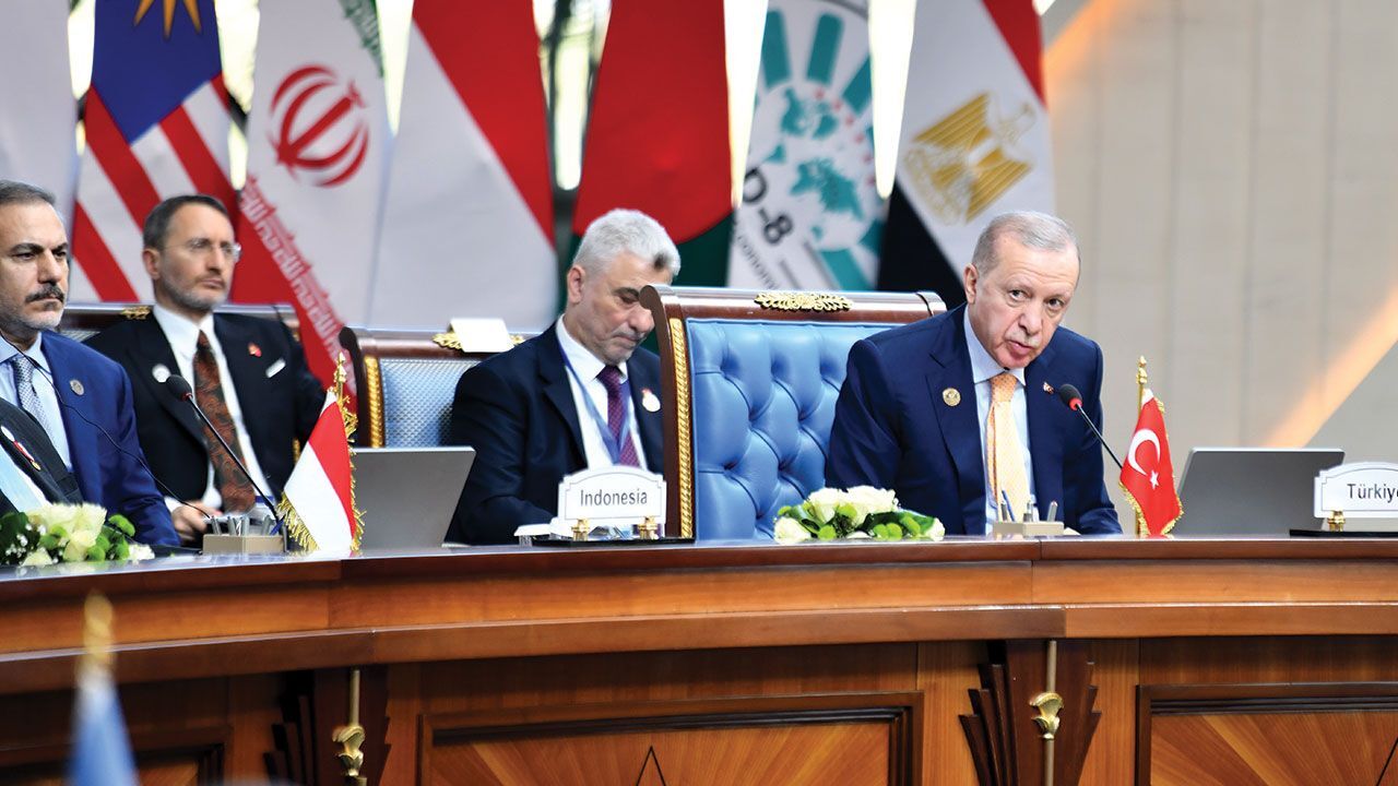 Cumhurbaşkanı Erdoğan'dan Mısır'da barış çağrısı: Suriye'nin yanındayız görseli