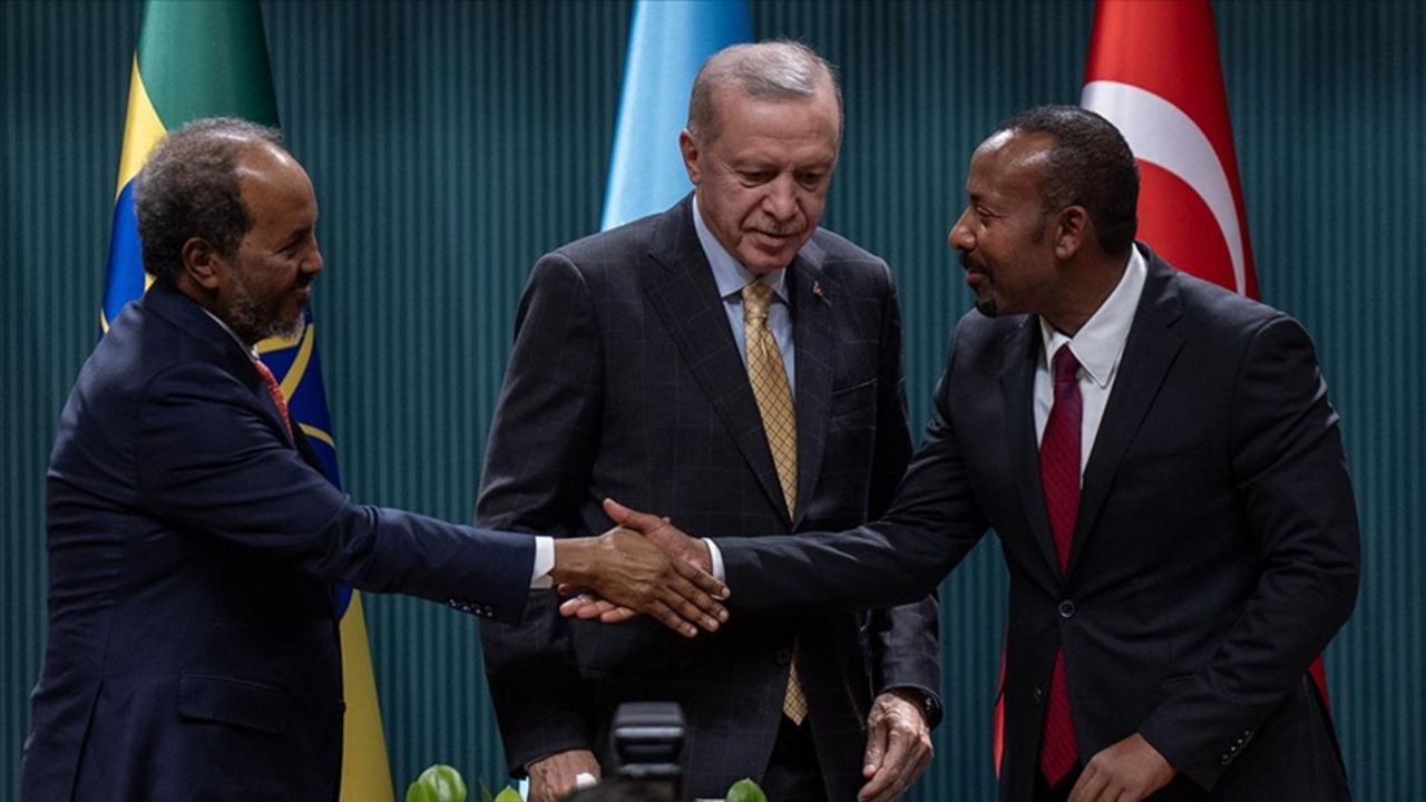Türkiye barışı tesis etti! Somali ve Etiyopya diplomatik ilişkileri yeniden başlatma kararı aldı görseli