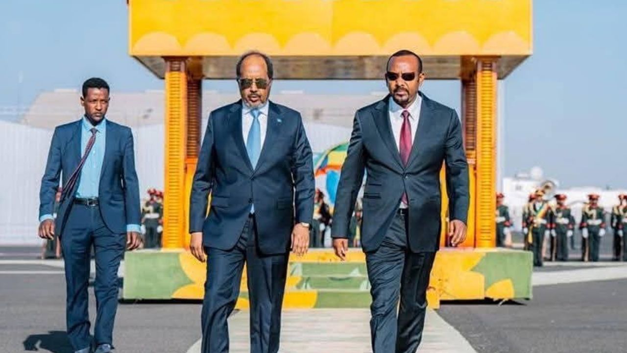 Ankara barıştırdı, ilişkiler başladı! Somali ile Etiyopya liderleri ilk kez görüştü görseli