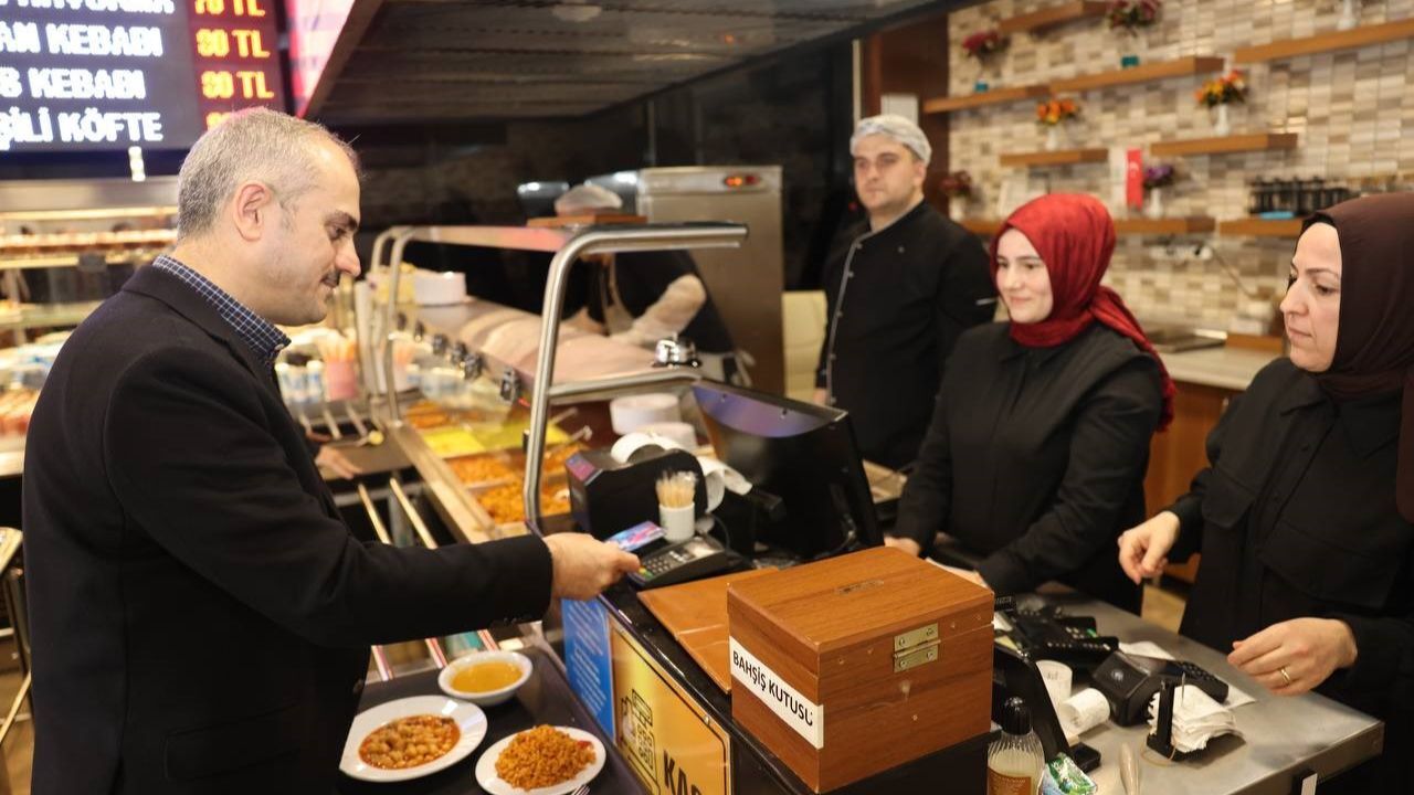 Vatandaşlar akın etti: Bu belediyenin tesisinde etli yemek 80, çorbalar 30 TL görseli
