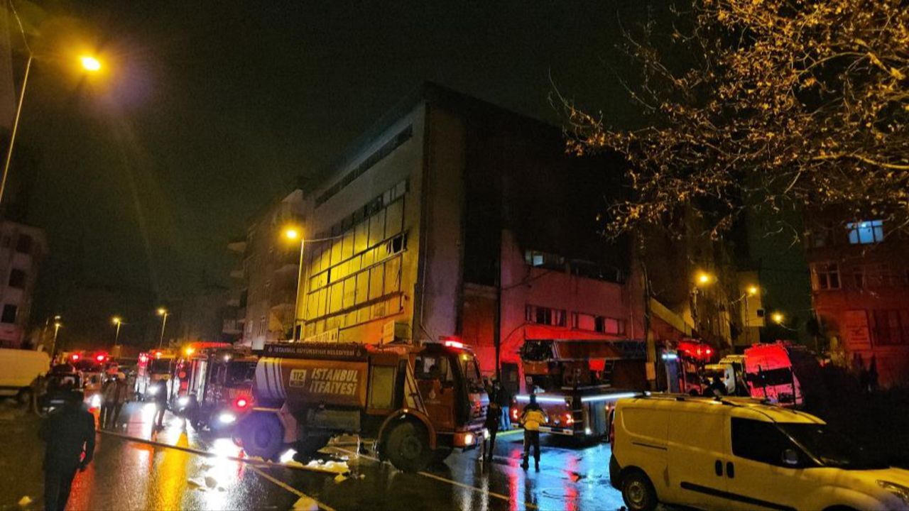 İstanbul'da sıcak saatler! Tekstil atölyesinde yangın çıktı görseli