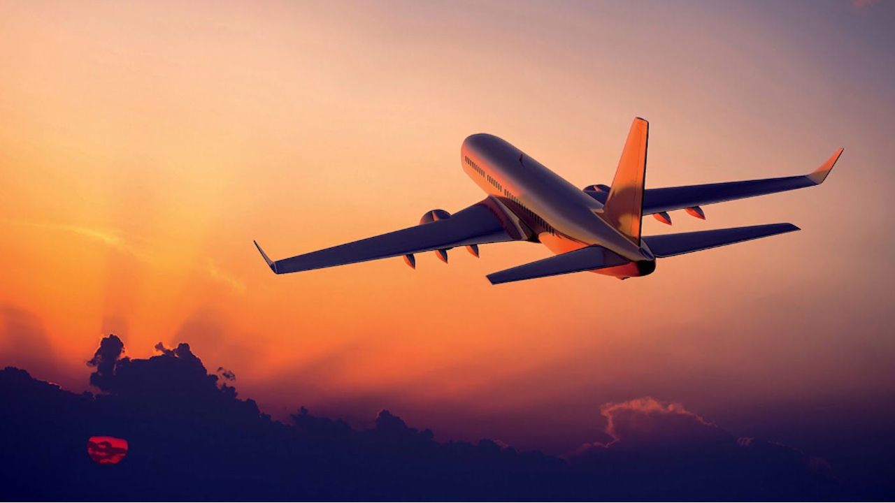 ABD'de büyük panik! Havalanan uçağı dumanlar sardı, insanlar tahliye edildi görseli