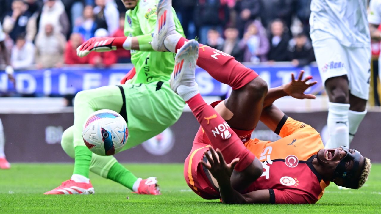 Kasımpaşa - Galatasaray maçında tartışmalı karar! Maçı Polonyalı VAR yönetti görseli