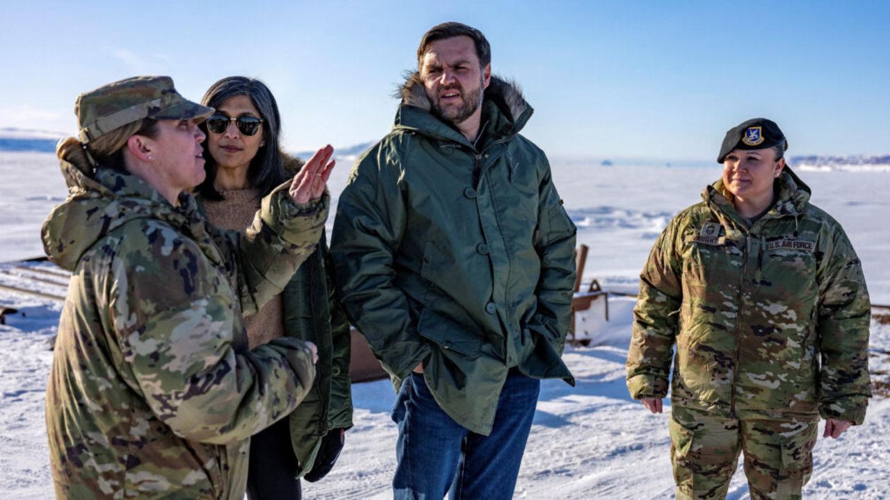 JD Vance Grönland’da bombayı patlattı: Danimarka bu işi beceremedi! görseli
