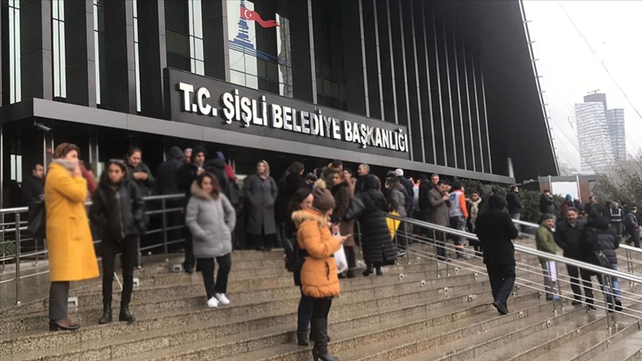 Suçlamalar, terör ve yolsuzluk... 17 belediye başkanı görevden uzaklaştırıldı görseli