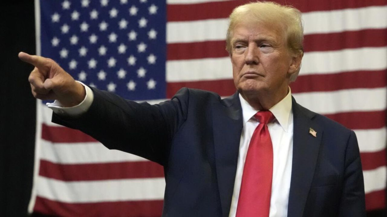 Trump düğmeye bastı! Vizeler toplu olarak iptal edildi görseli