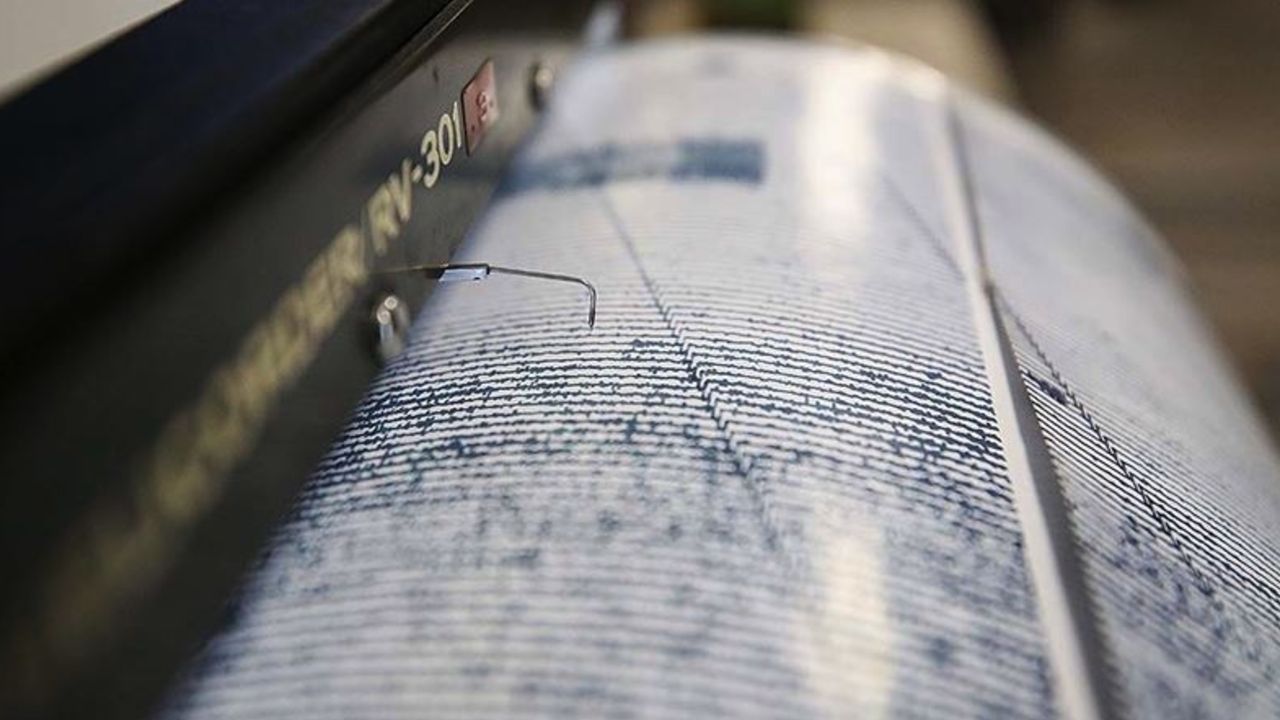 Dünya beşik gibi! 6.3'lük deprem sonrası o ülkede panik görseli