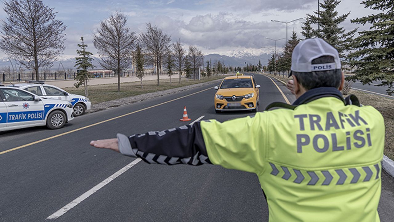 Yaptığı hata pahalıya mal oldu: Ehliyetine 2060 yılına kadar el konuldu! görseli